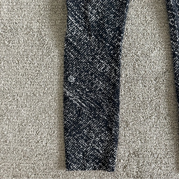 lululemon Fast and Free HR Crop Size 4 - Picture 4 of 9